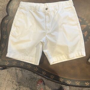 Brooks Brothers White Flat Front Shorts for Effortless Elegance